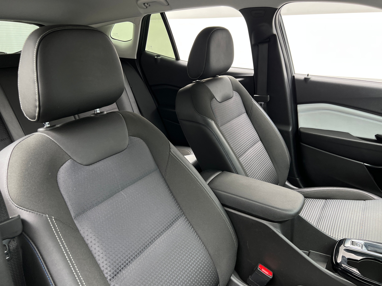 Thumbnail: 2025 Chevrolet Trax - 2