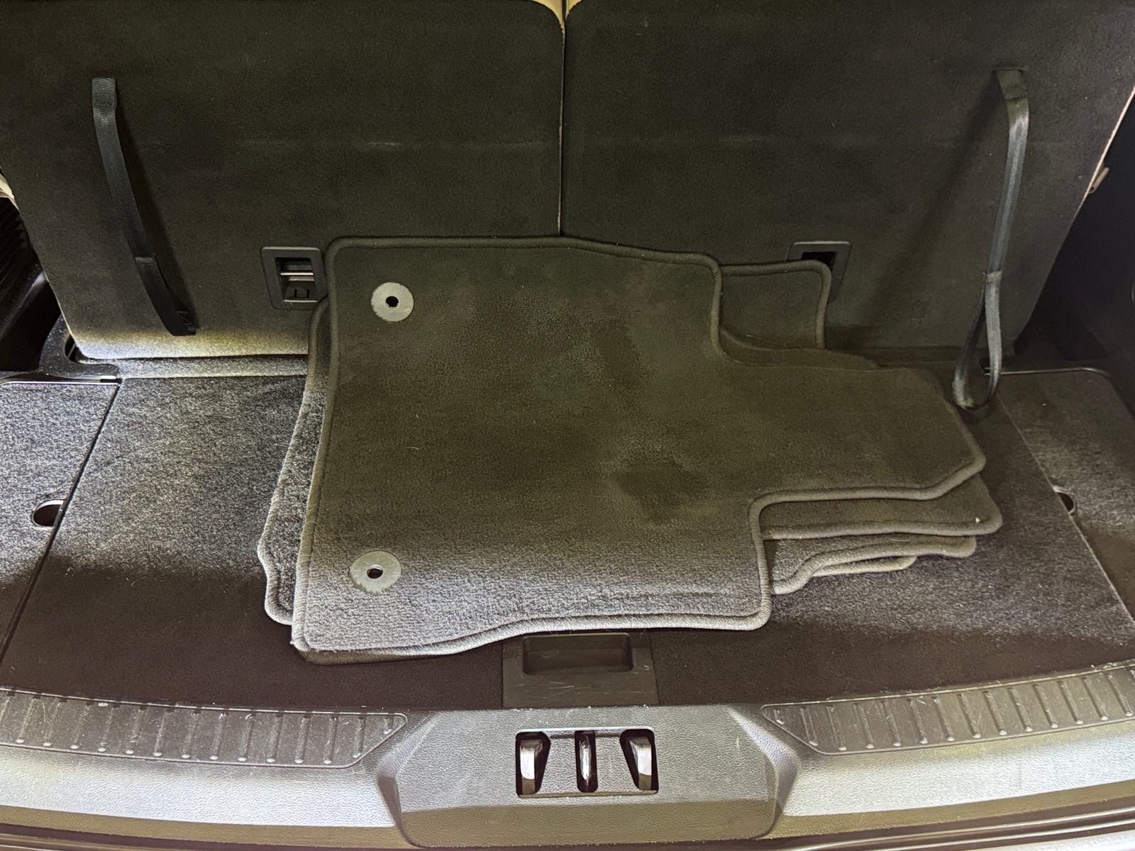 Thumbnail: 2022 Ford Explorer - 7