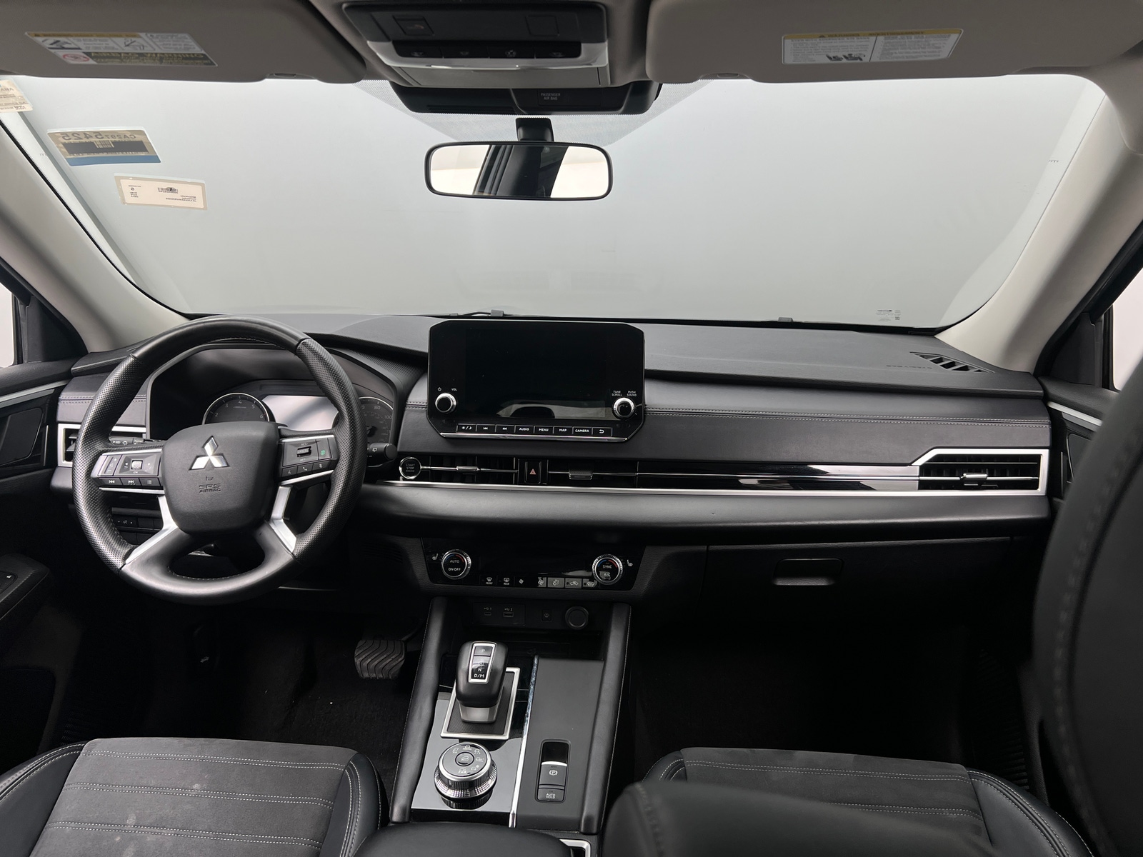 Thumbnail: 2024 Mitsubishi Outlander - 2