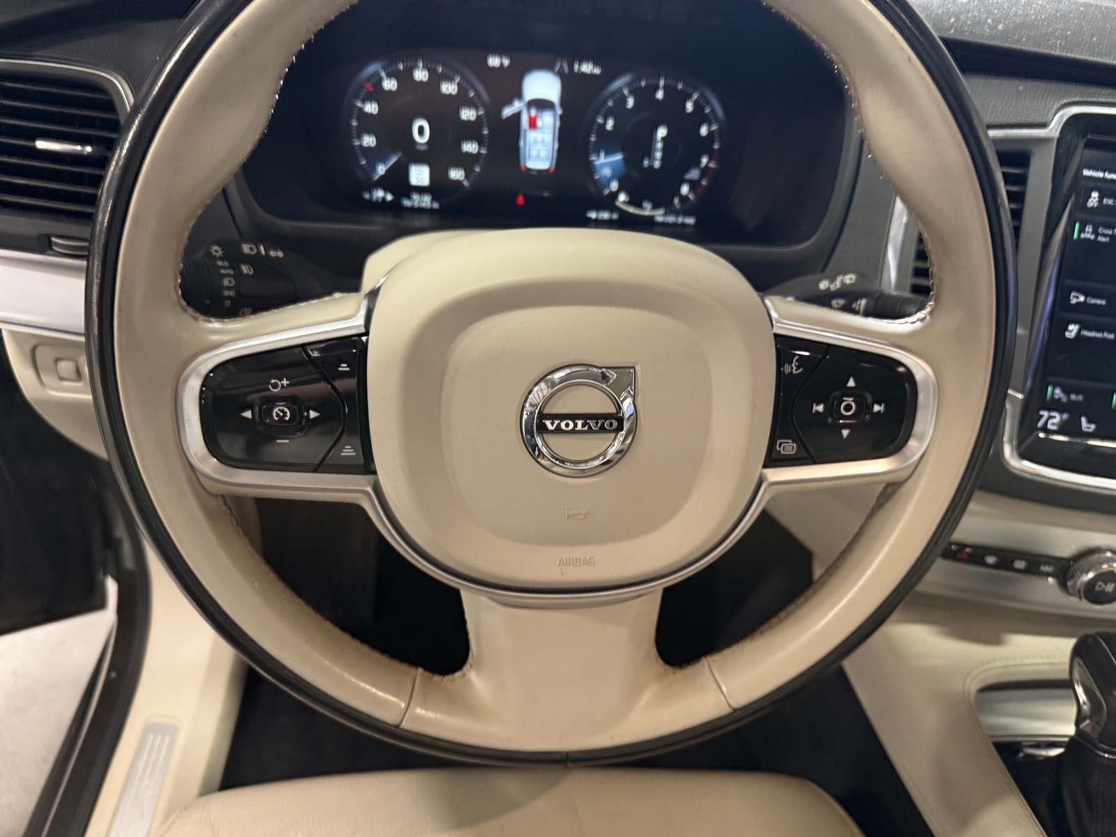 Thumbnail: 2018 Volvo XC90 - 4