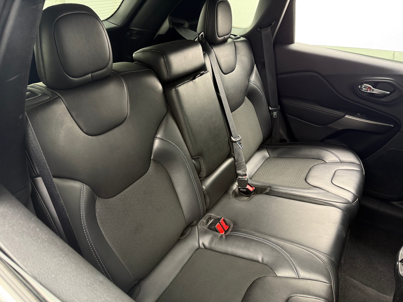 Thumbnail: 2019 Jeep Cherokee - 6