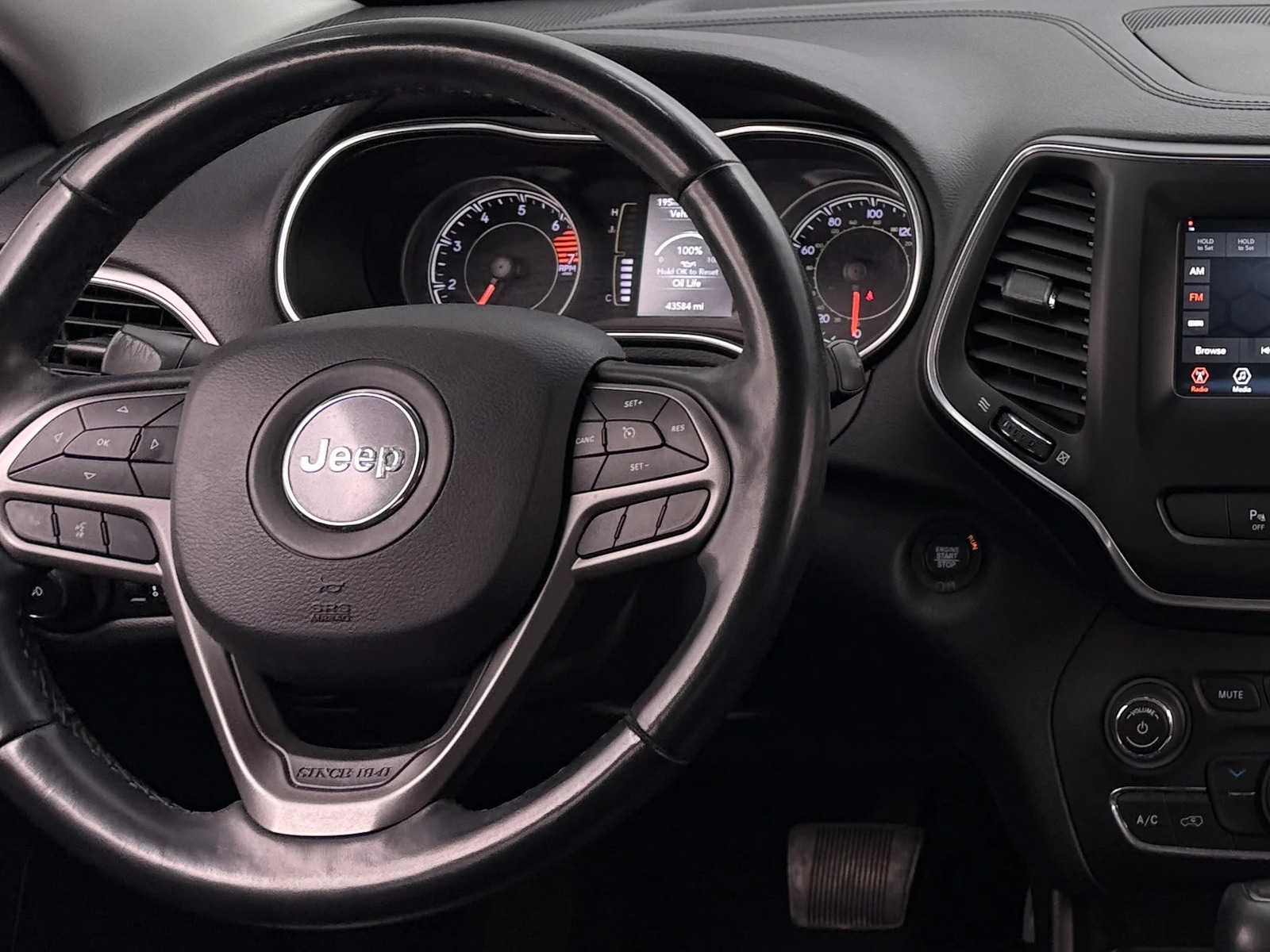 Thumbnail: 2019 Jeep Cherokee - 5