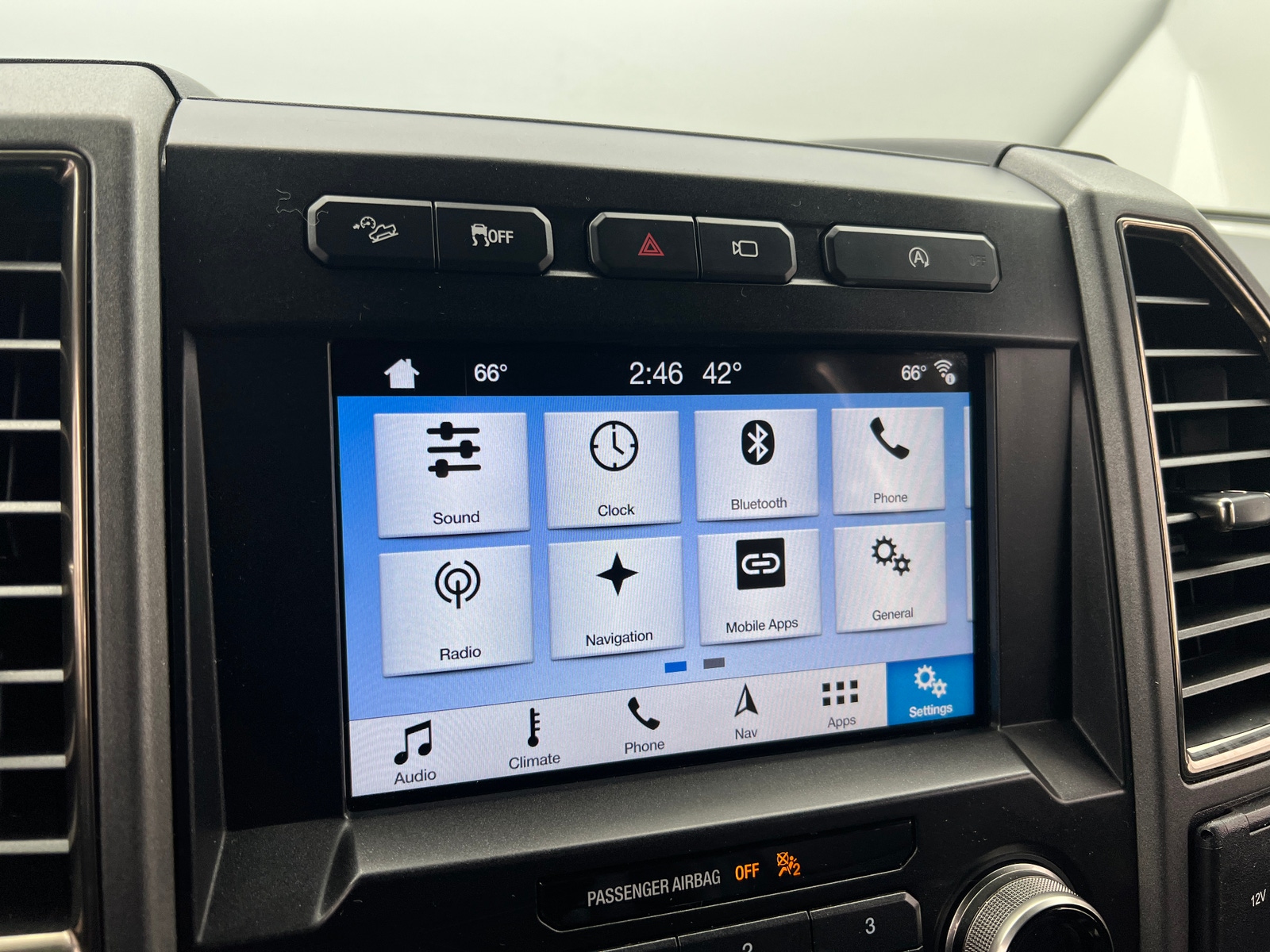 Thumbnail: 2018 Ford Econoline - 3