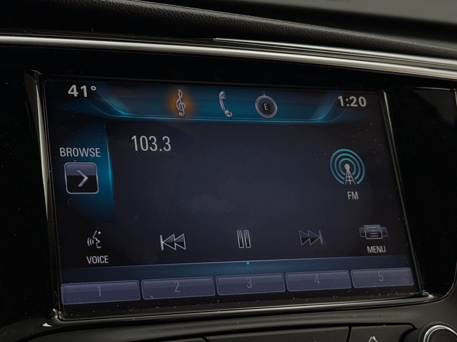 Thumbnail: 2016 Buick Envision - 3