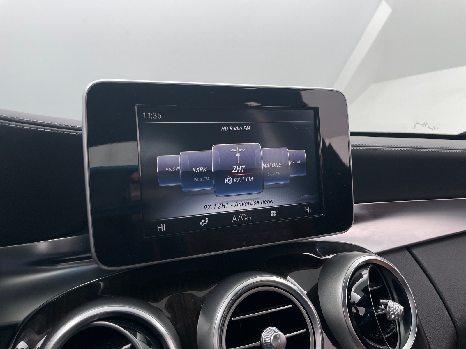 Thumbnail: 2016 Mercedes-Benz C-Class - 3