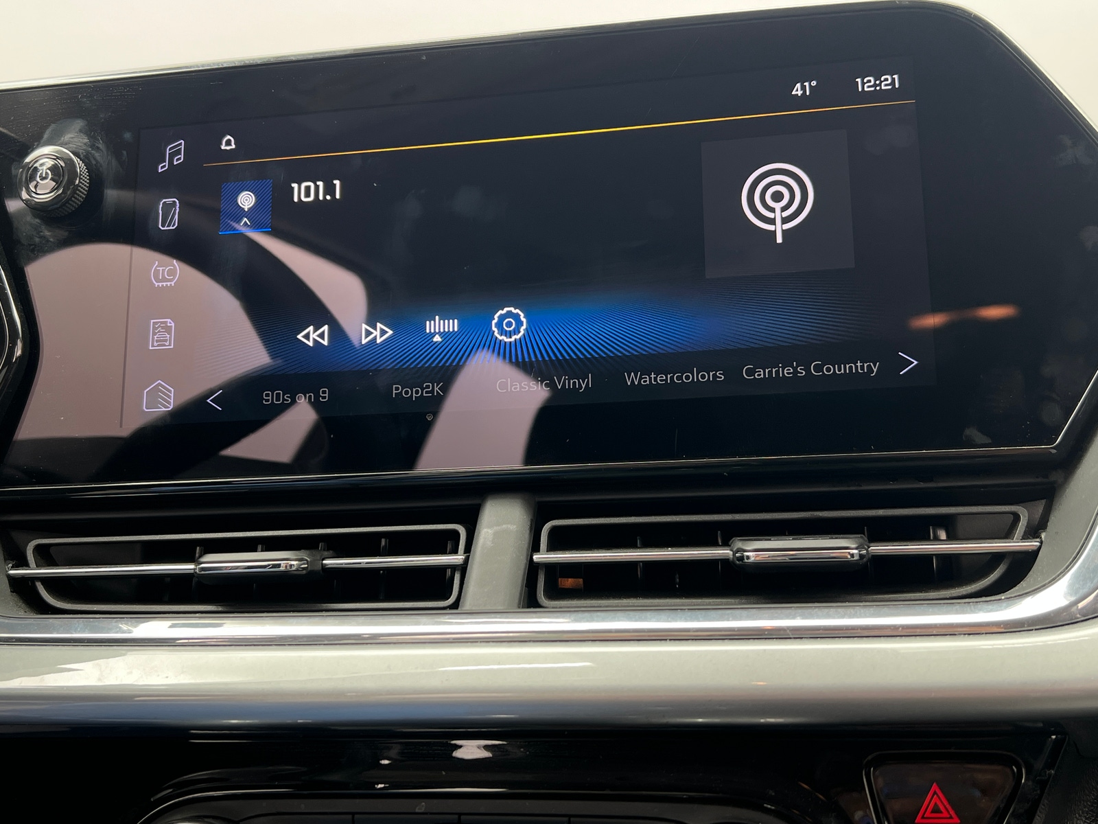 Thumbnail: 2025 Chevrolet Trax - 4