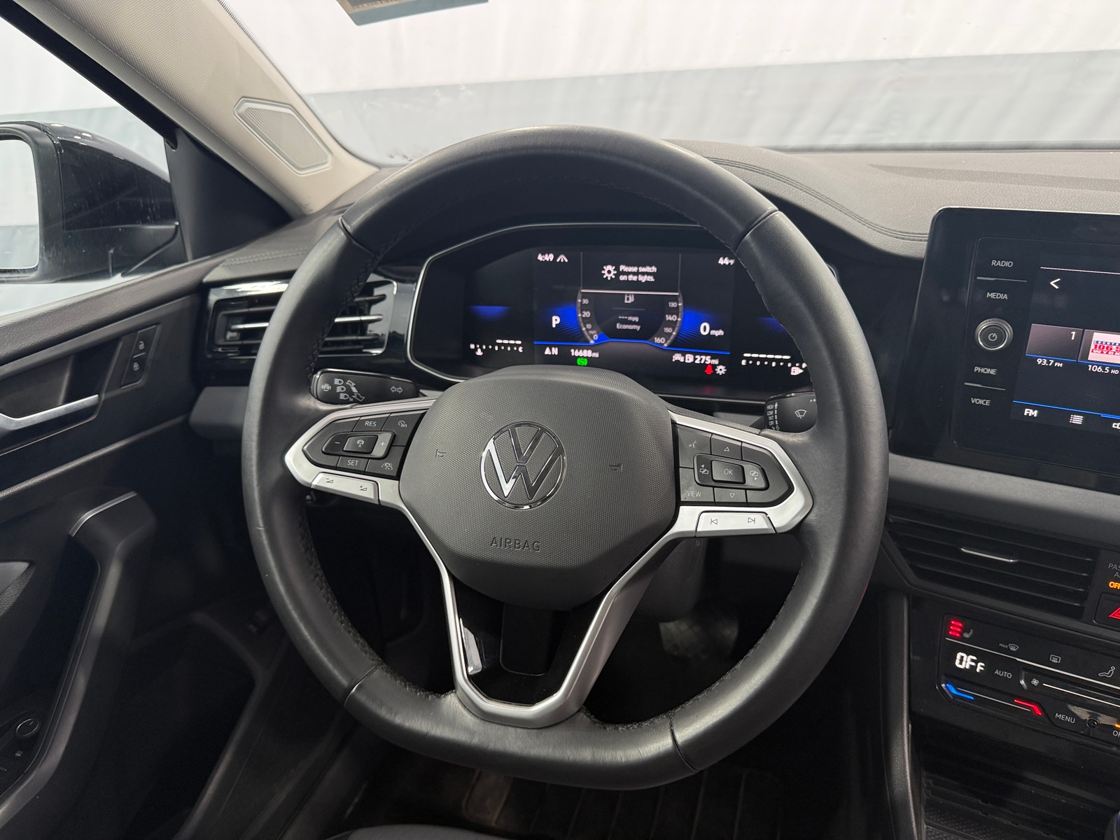 Thumbnail: 2025 Volkswagen Jetta - 4