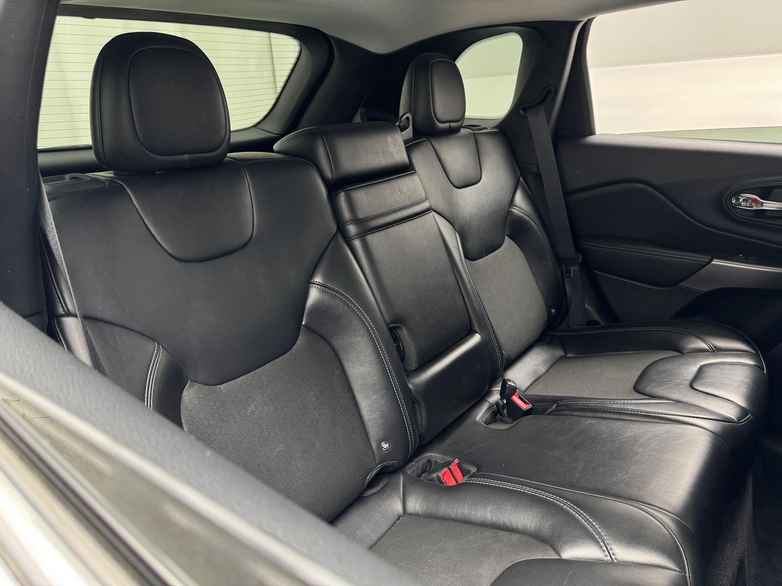 Thumbnail: 2019 Jeep Cherokee - 6