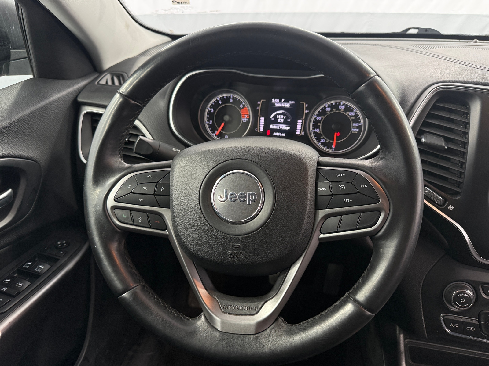 Thumbnail: 2019 Jeep Cherokee - 5