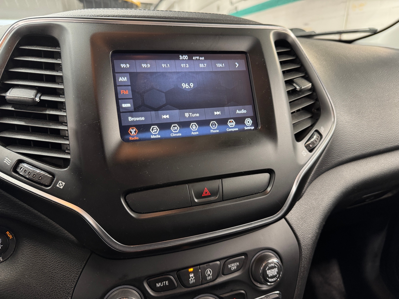 Thumbnail: 2019 Jeep Cherokee - 4