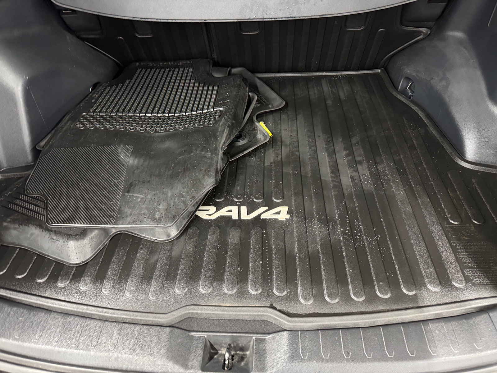 Thumbnail: 2022 Toyota RAV4 - 7