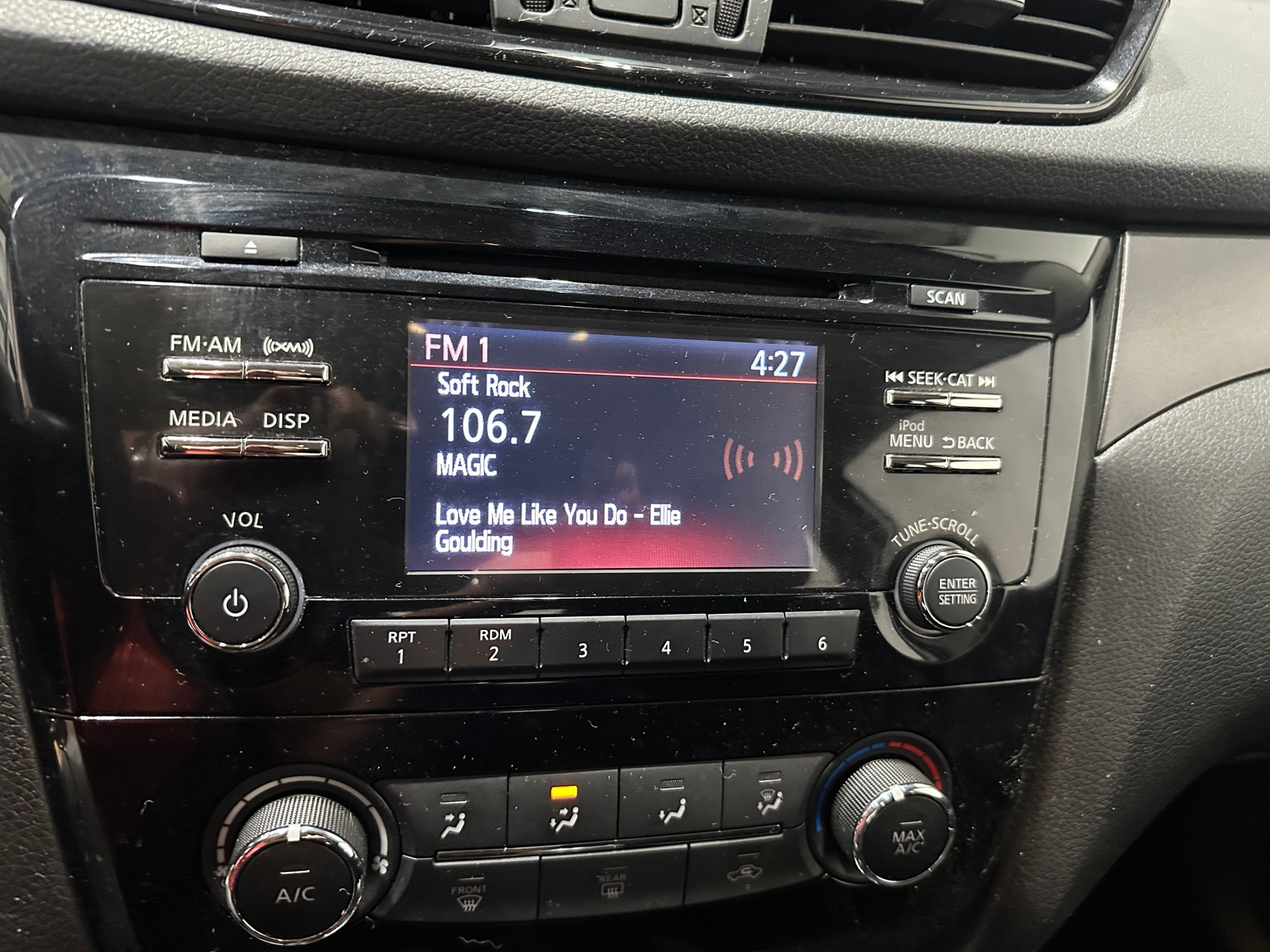 Thumbnail: 2018 Nissan Rogue Sport - 4