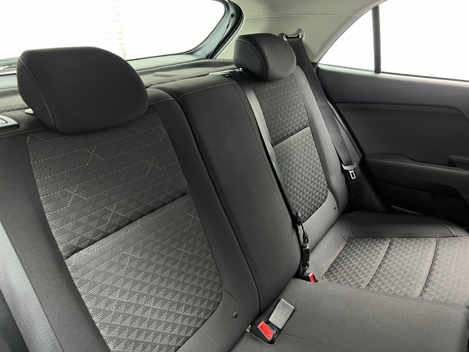 Thumbnail: 2020 Kia Rio - 6