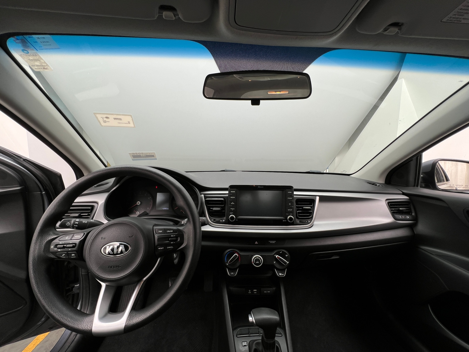 Thumbnail: 2020 Kia Rio - 3