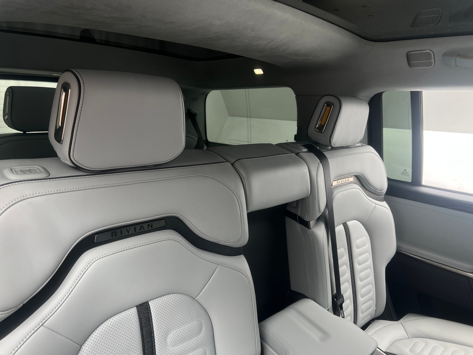 Thumbnail: 2023 Rivian R1S - 5