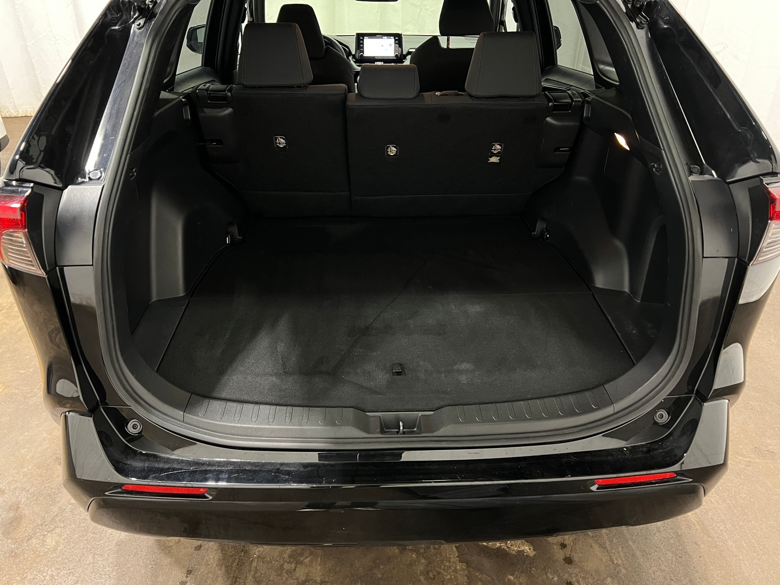 Thumbnail: 2021 Toyota RAV4 - 7