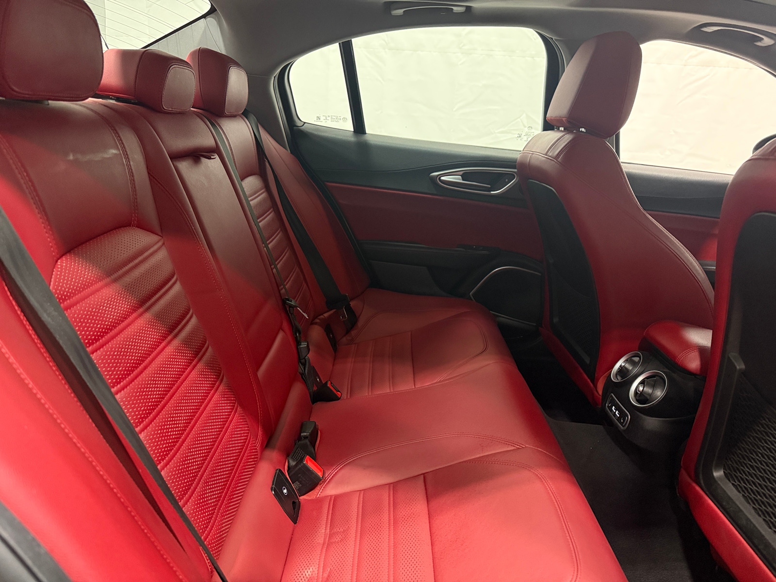 Thumbnail: 2019 Alfa Romeo Giulia - 5