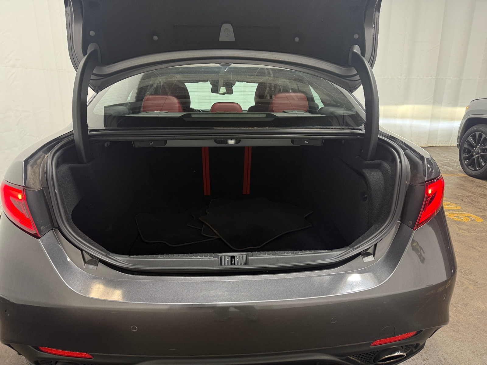 Thumbnail: 2019 Alfa Romeo Giulia - 6