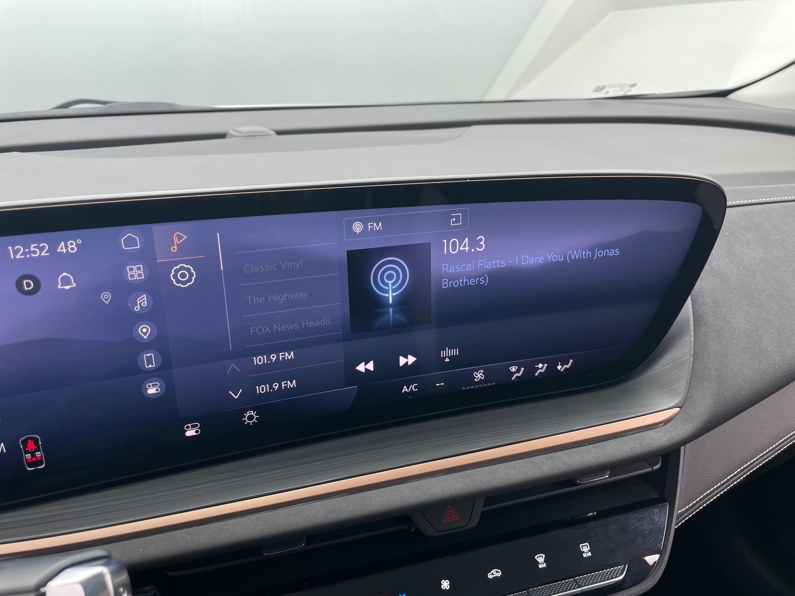 Thumbnail: 2025 Buick Envision - 3