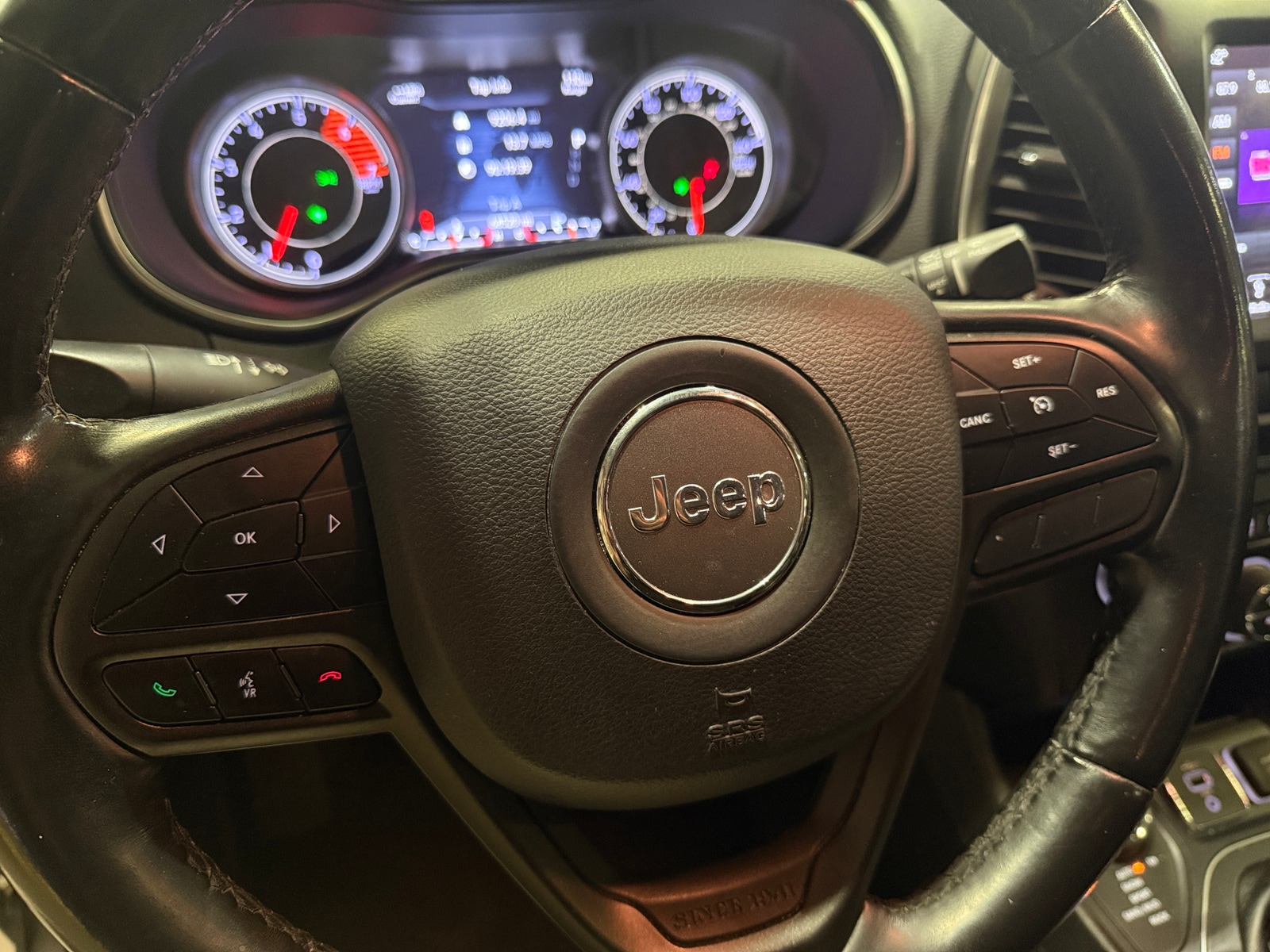 Thumbnail: 2019 Jeep Cherokee - 5