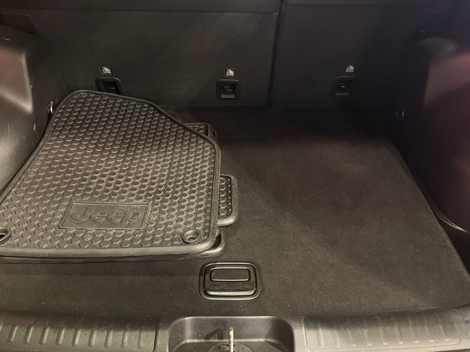 Thumbnail: 2019 Jeep Cherokee - 7