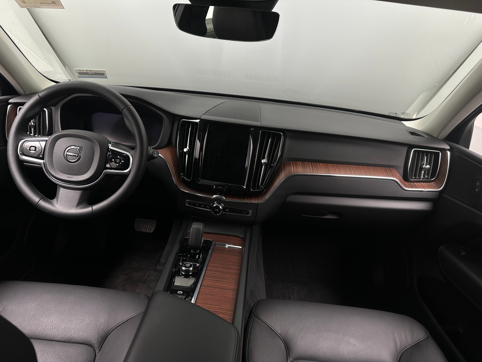 Thumbnail: 2023 Volvo XC60 - 2