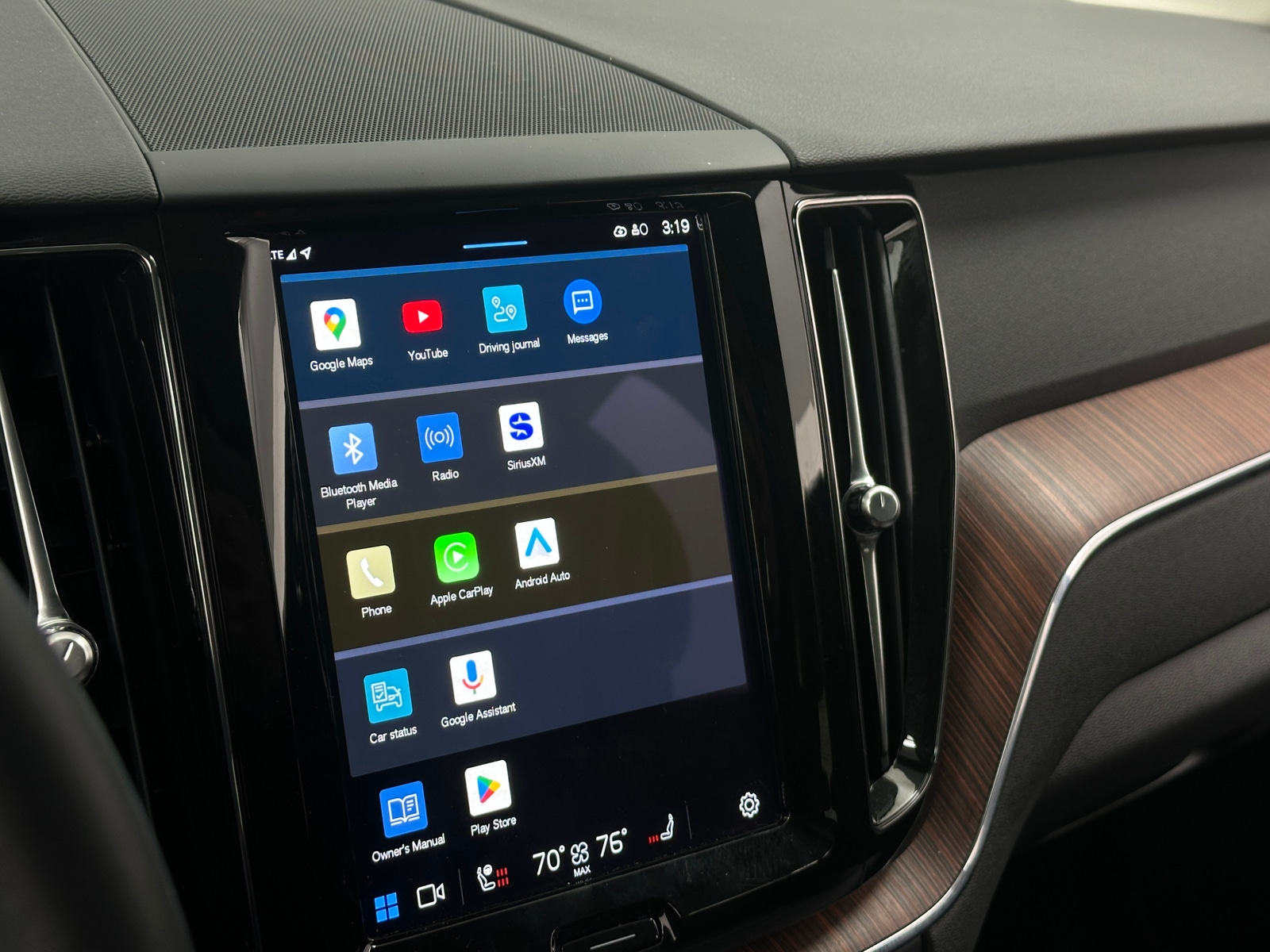 Thumbnail: 2023 Volvo XC60 - 3