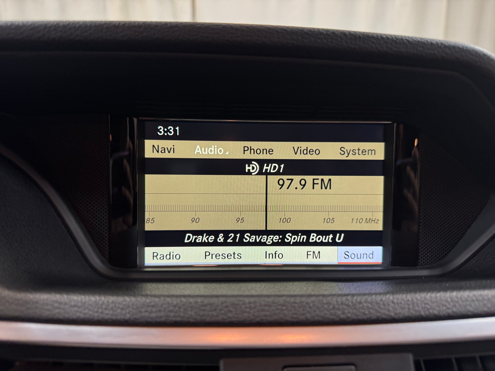 Thumbnail: 2011 Mercedes-Benz E-Class - 3