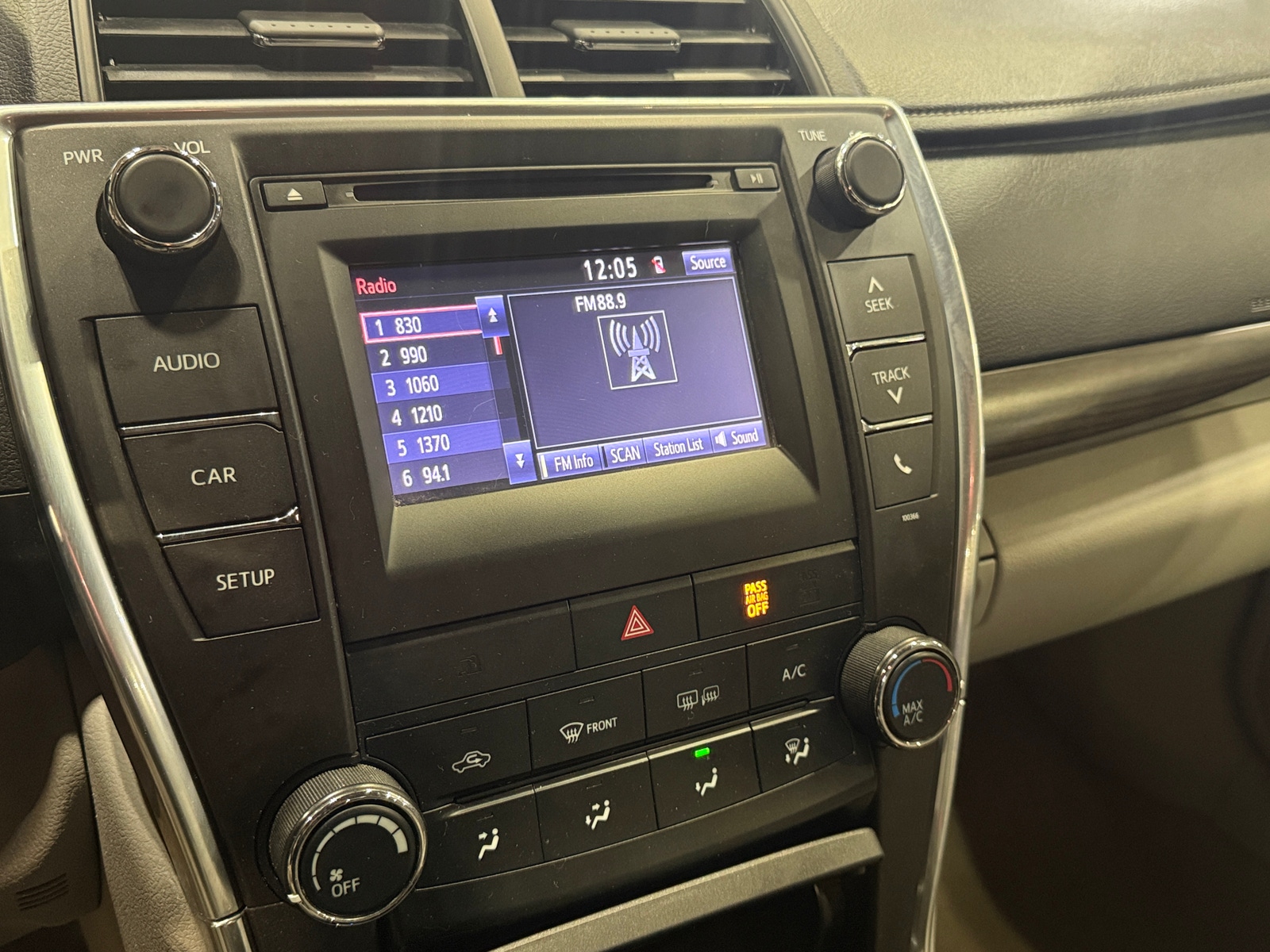 Thumbnail: 2015 Toyota Camry - 4