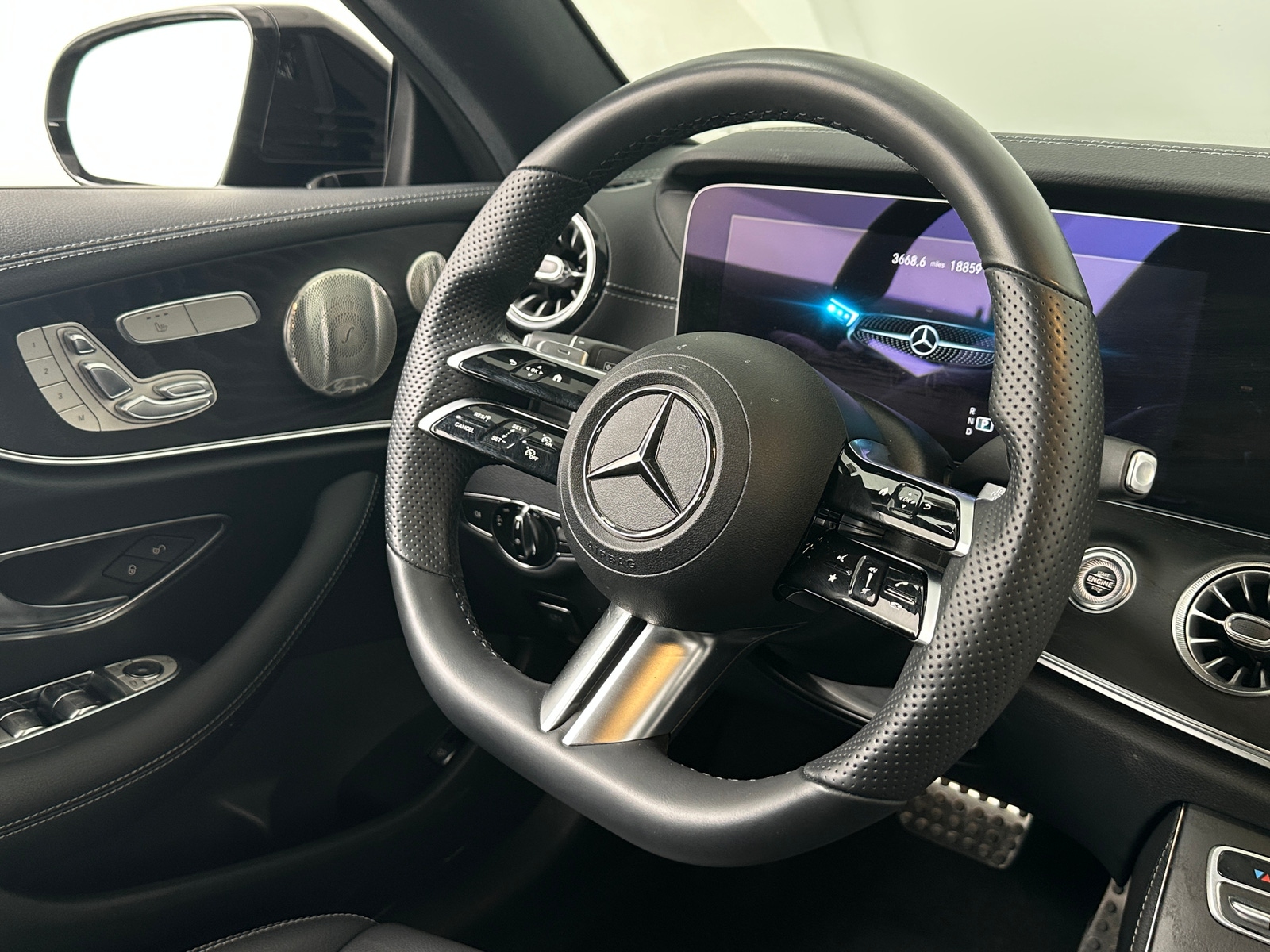 Thumbnail: 2022 Mercedes-Benz E-Class - 3