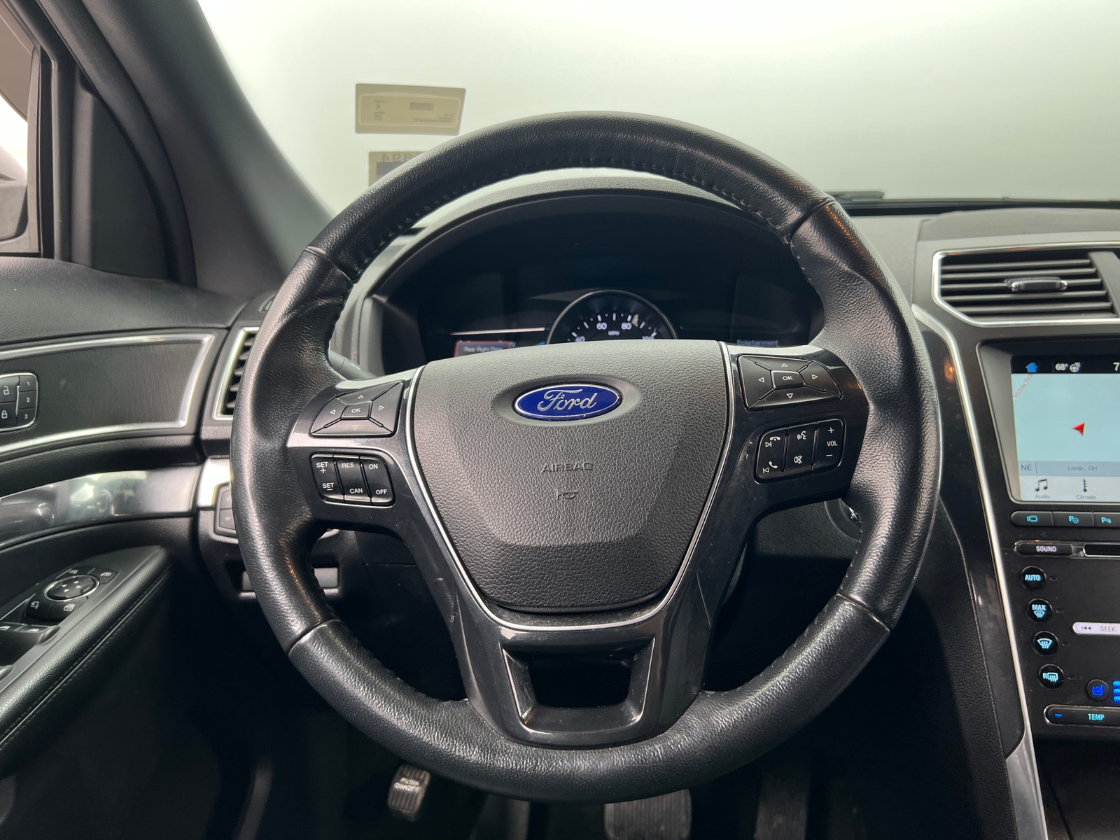 Thumbnail: 2017 Ford Explorer - 4