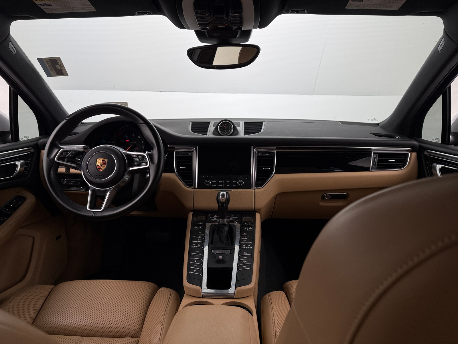 Thumbnail: 2018 Porsche Macan - 2