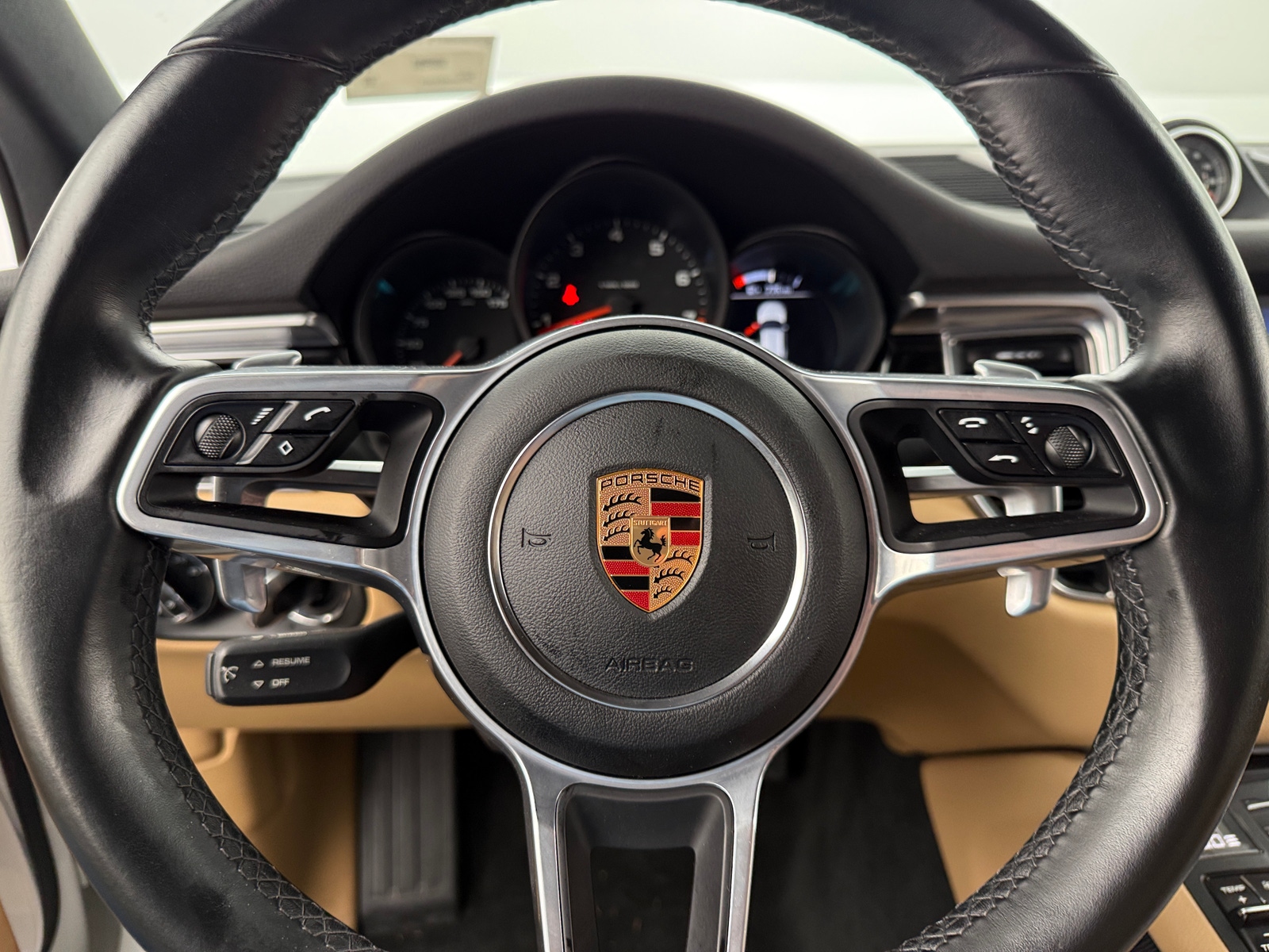 Thumbnail: 2018 Porsche Macan - 4