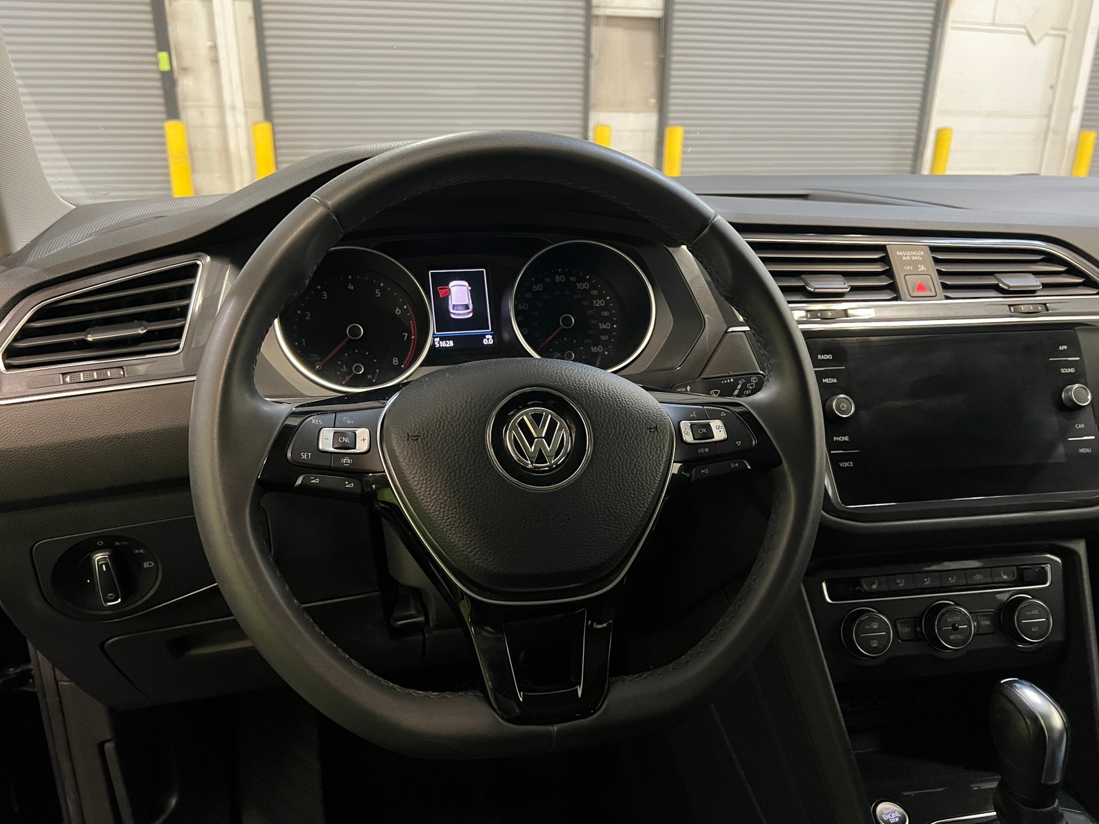 Thumbnail: 2020 Volkswagen Tiguan - 4