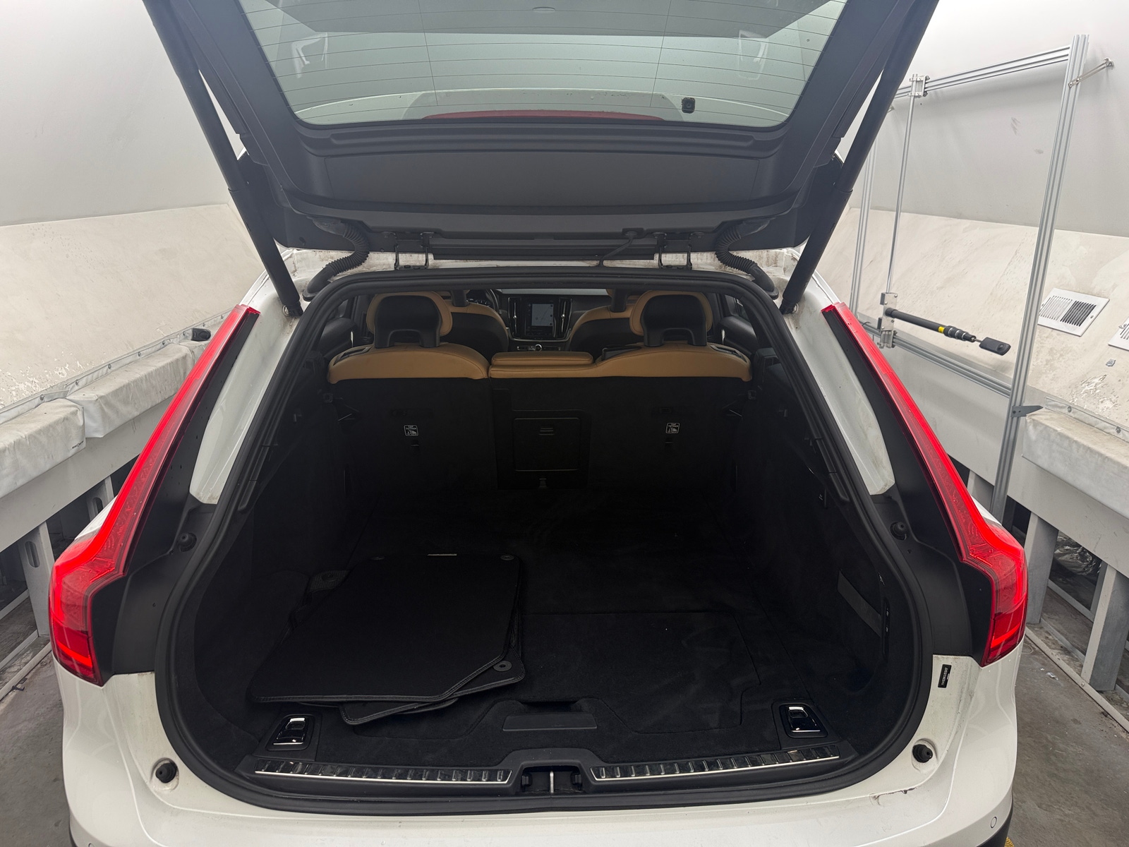 Thumbnail: 2018 Volvo V90 - 6