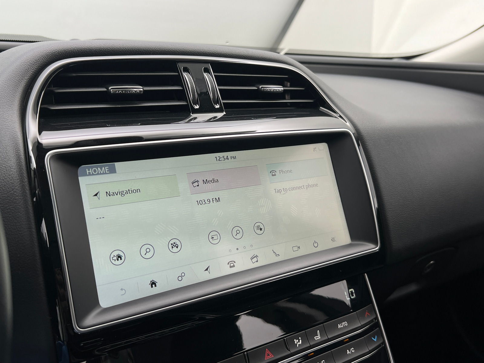 Thumbnail: 2019 Jaguar XE - 3