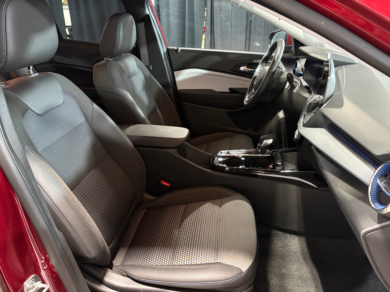 Thumbnail: 2025 Chevrolet Trax - 2