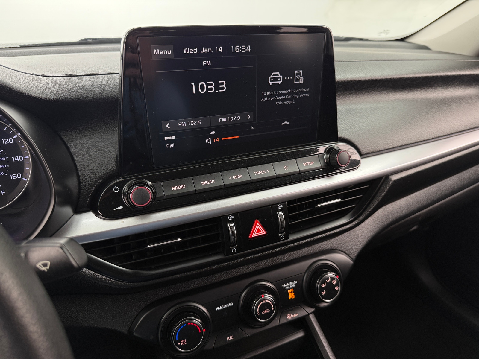 Thumbnail: 2023 Kia Forte - 4