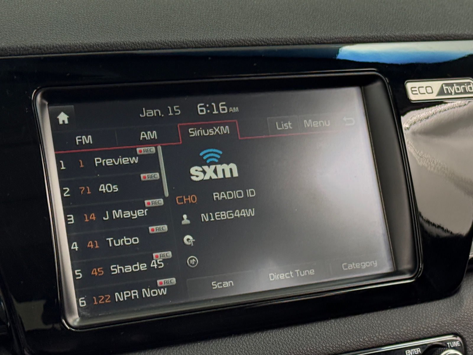 Thumbnail: 2017 Kia Niro - 3