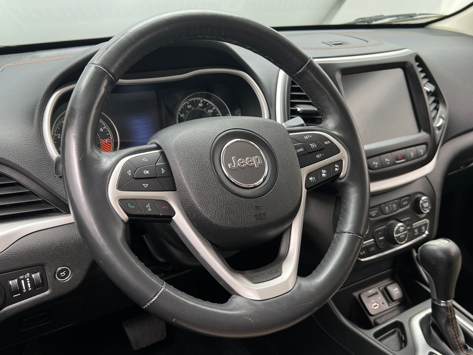 Thumbnail: 2015 Jeep Cherokee - 4