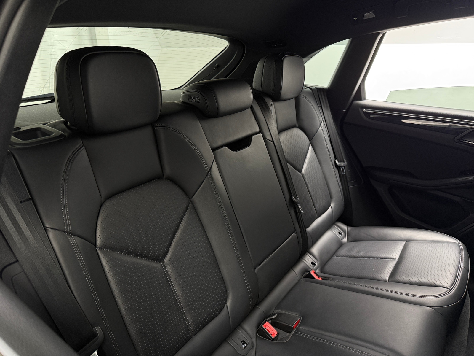 Thumbnail: 2022 Porsche Macan - 5