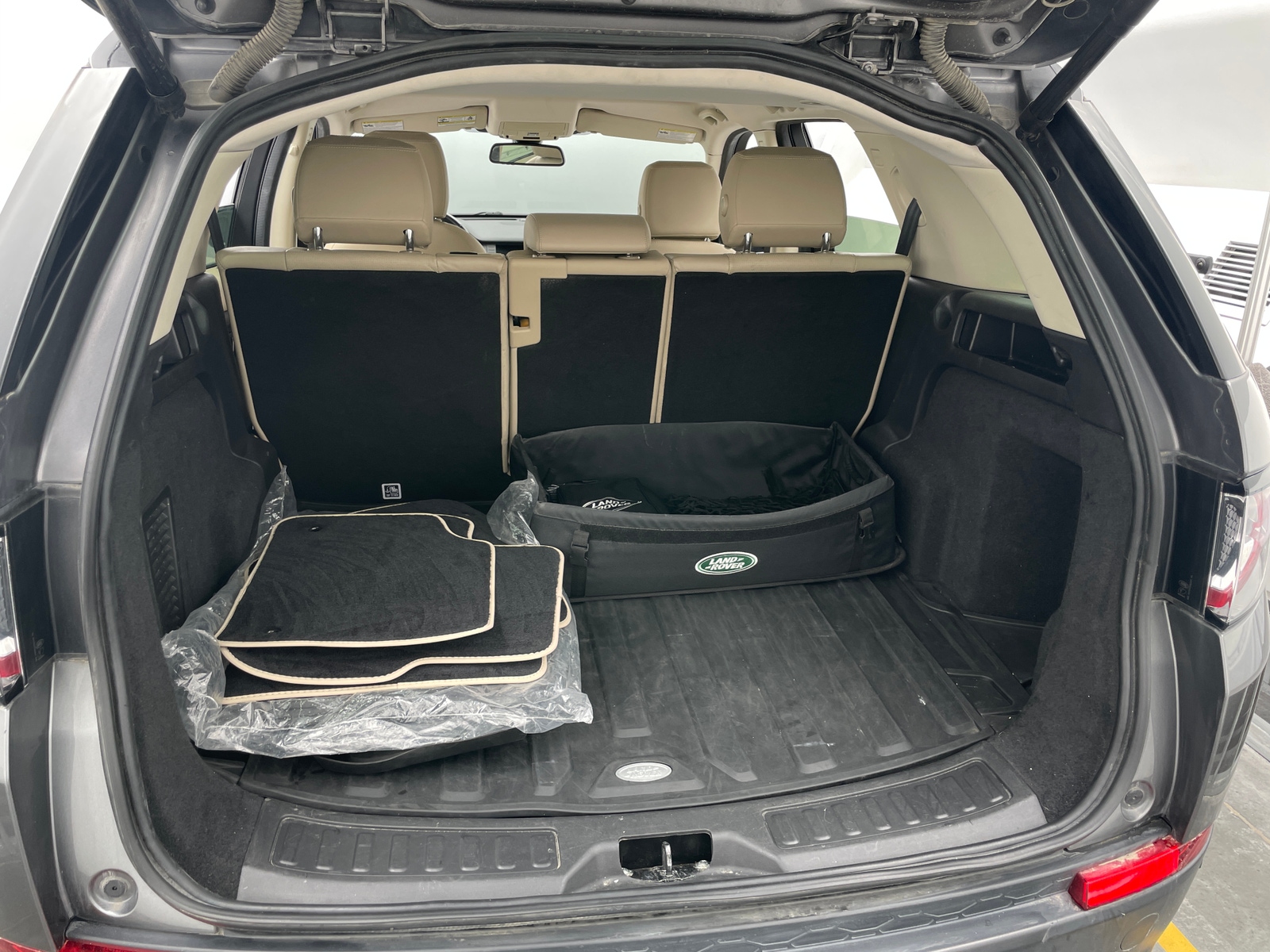 Thumbnail: 2019 Land Rover Discovery Sport - 6