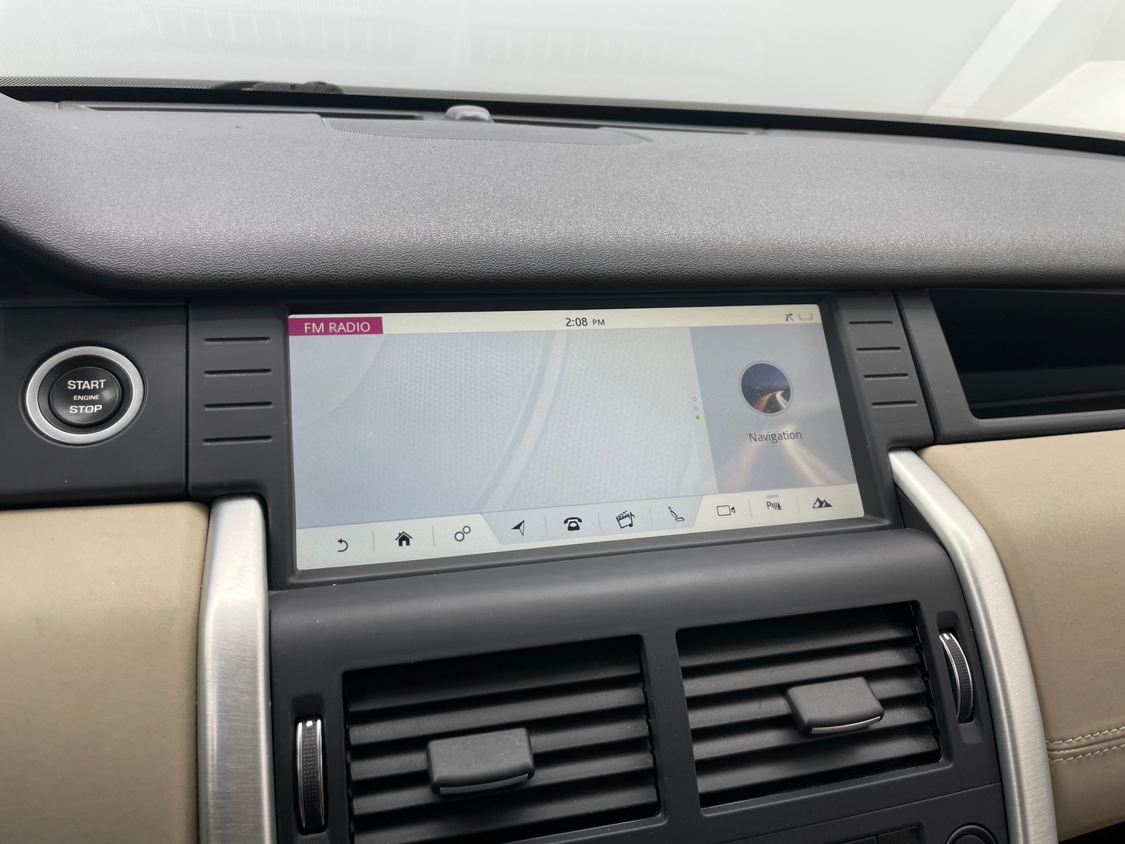 Thumbnail: 2019 Land Rover Discovery Sport - 3