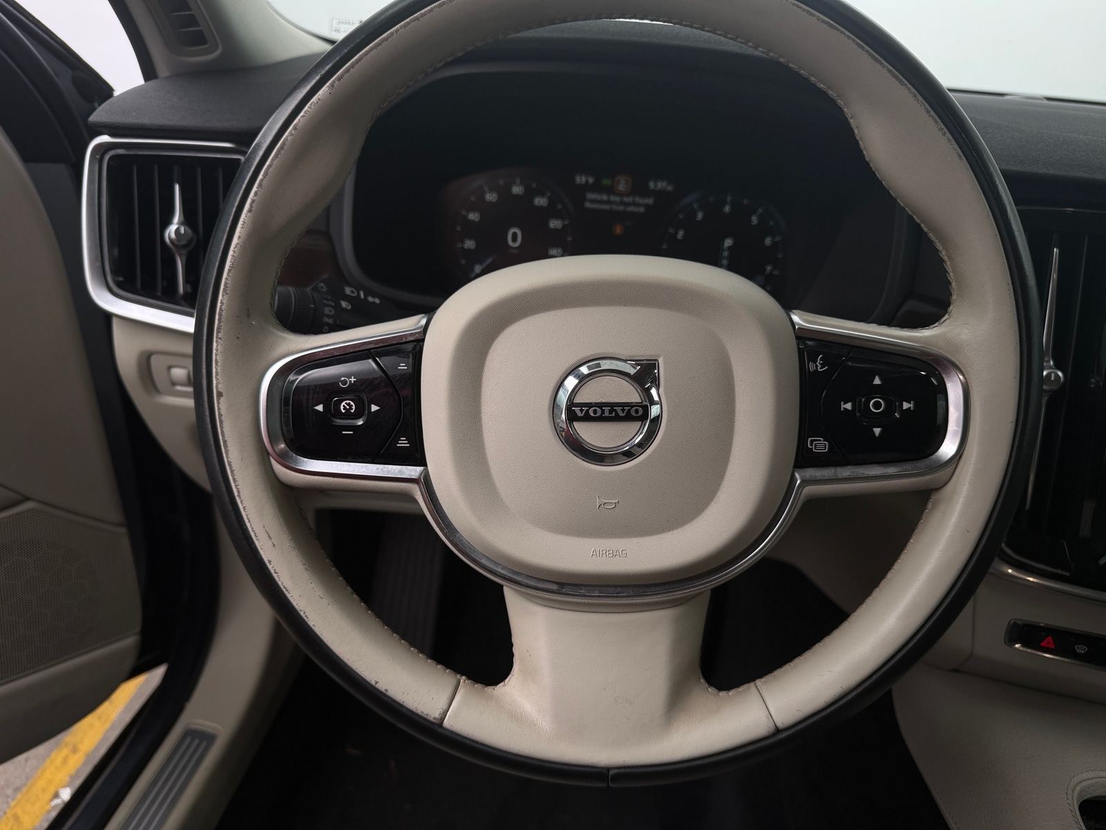 Thumbnail: 2019 Volvo S90 - 4