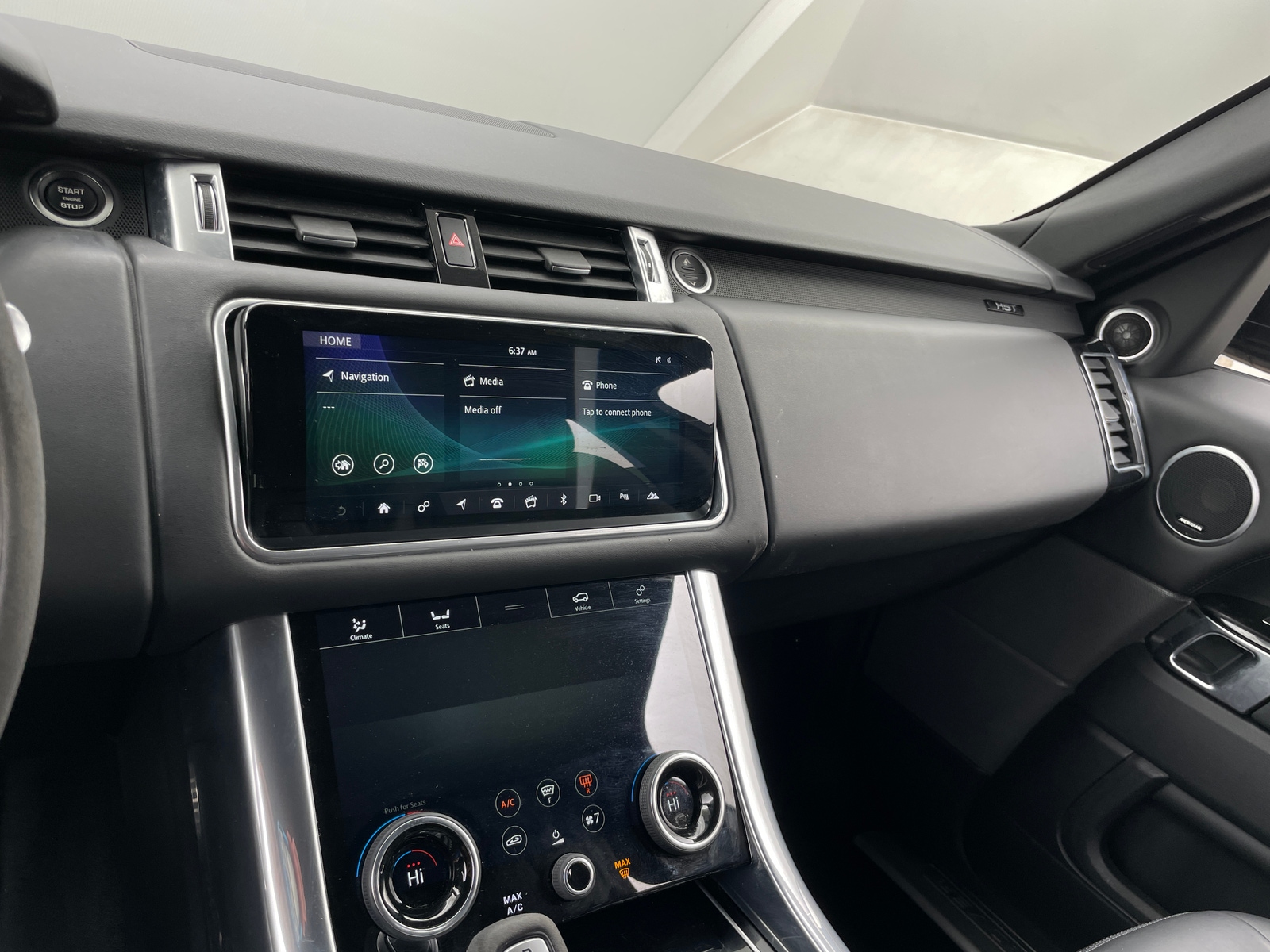 Thumbnail: 2020 Land Rover Range Rover Sport - 3