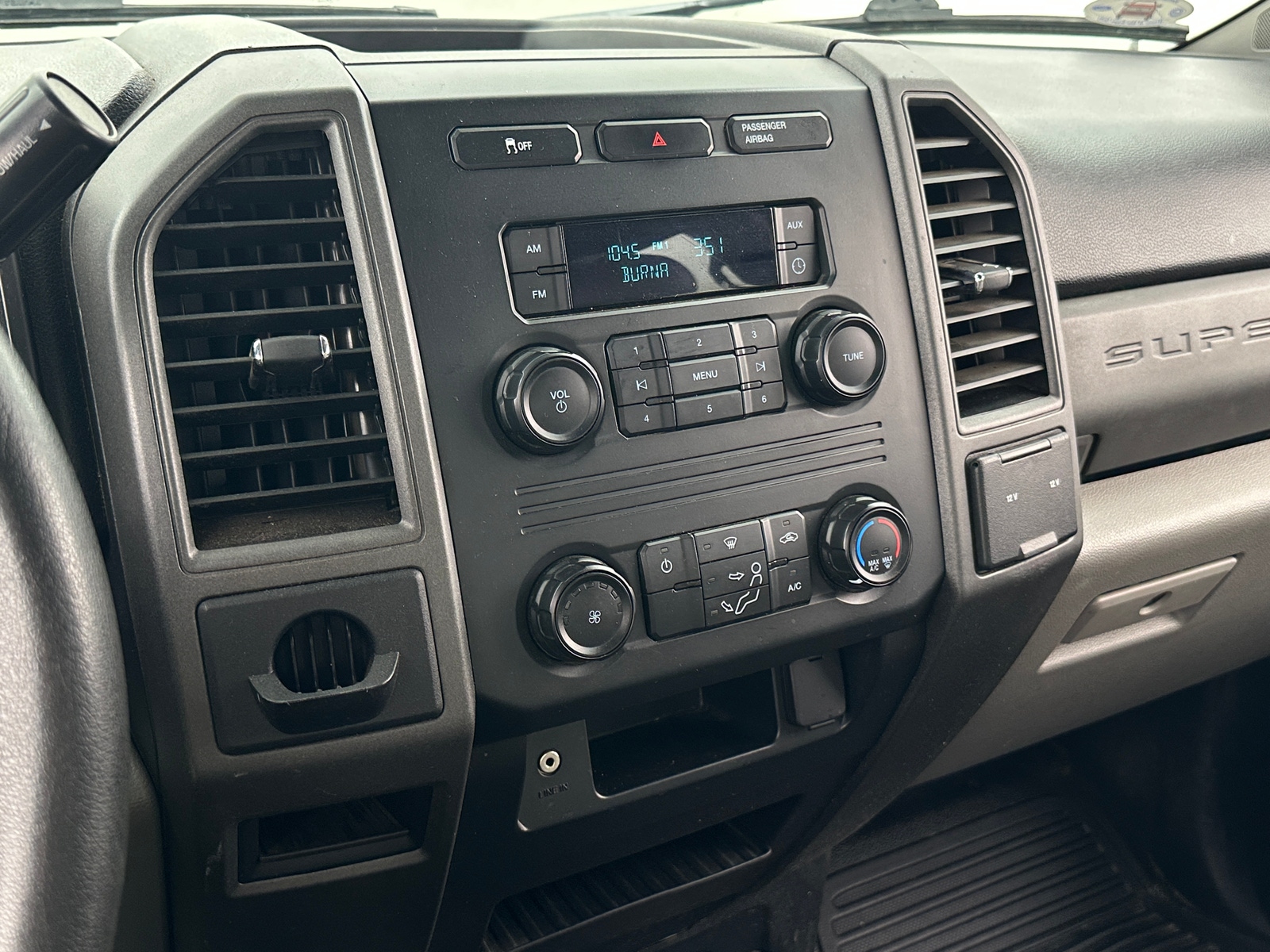 Thumbnail: 2019 Ford Econoline - 4