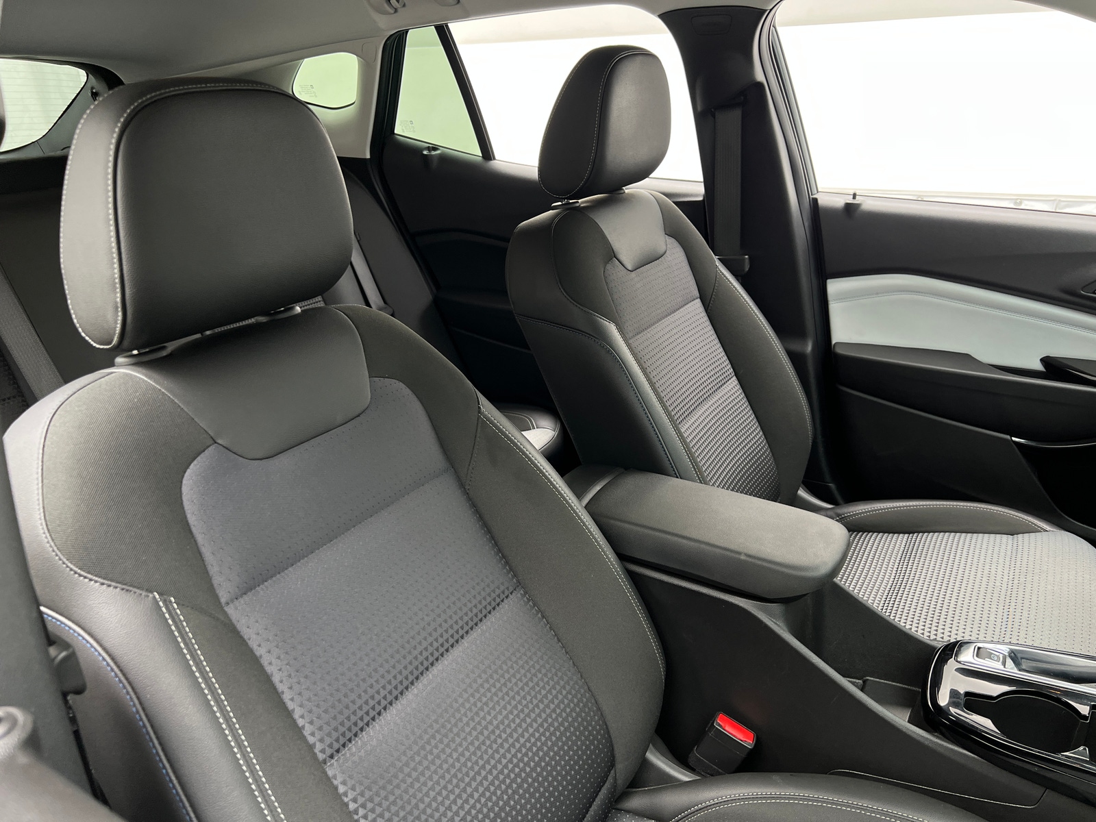 Thumbnail: 2025 Chevrolet Trax - 2