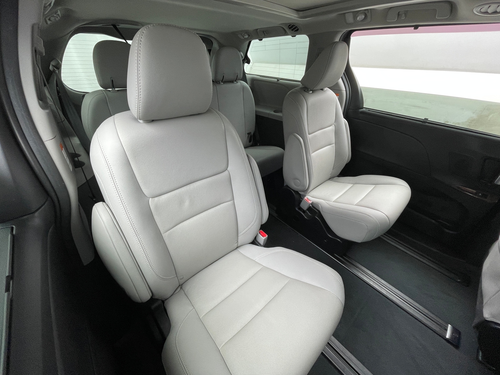 Thumbnail: 2020 Toyota Sienna - 5