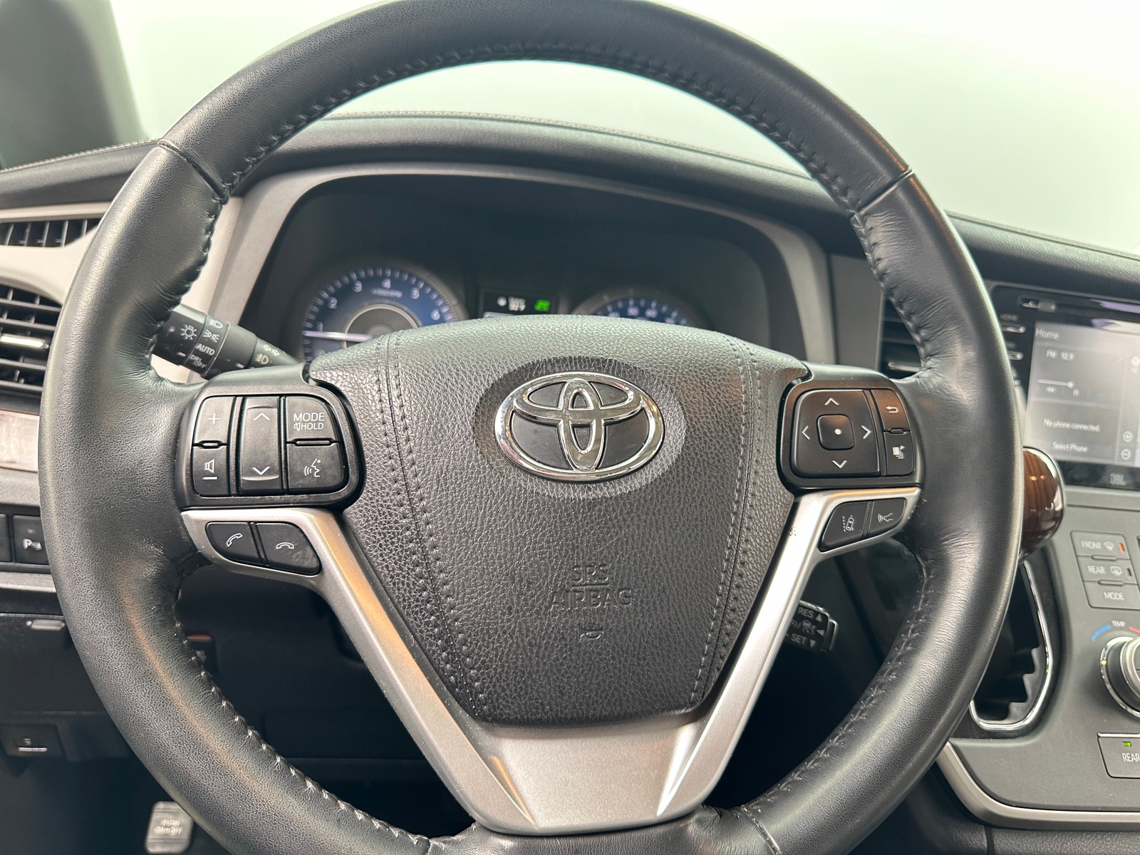 Thumbnail: 2020 Toyota Sienna - 4