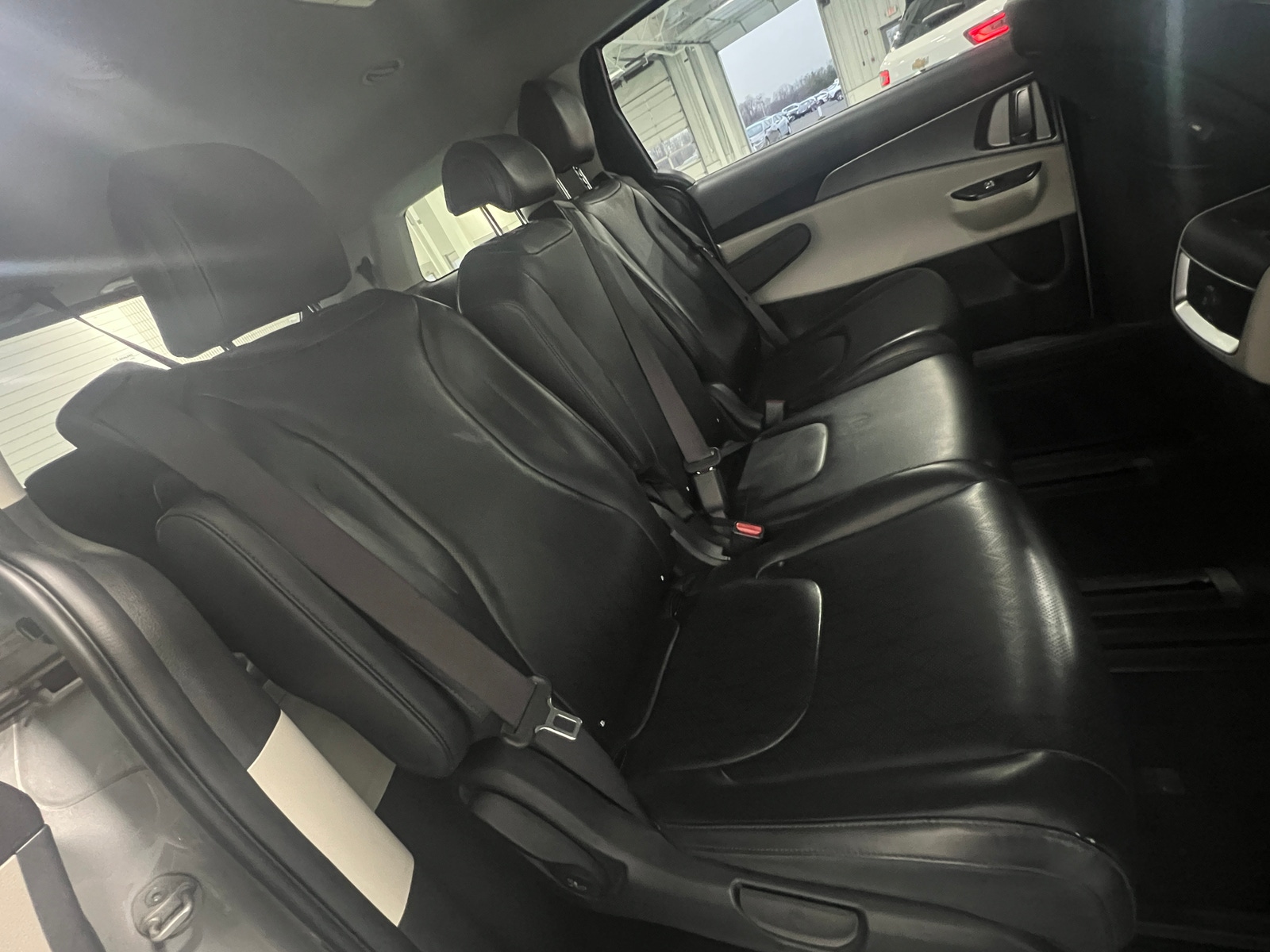 Thumbnail: 2023 Kia Carnival - 5